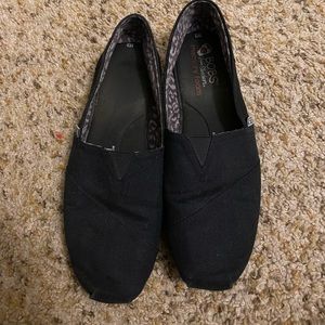 Women’s black bobs